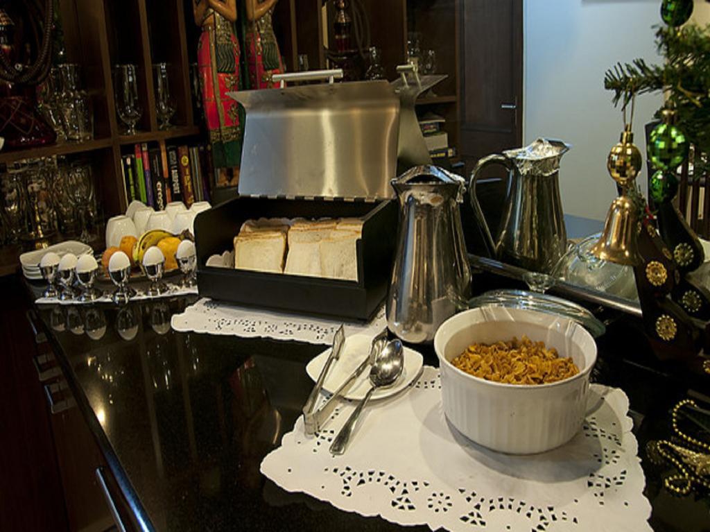 Red Maple Bed & Breakfast New Delhi Bagian luar foto