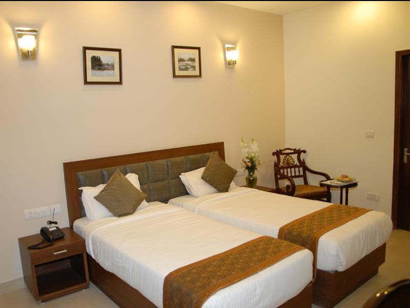Red Maple Bed & Breakfast New Delhi Bagian luar foto