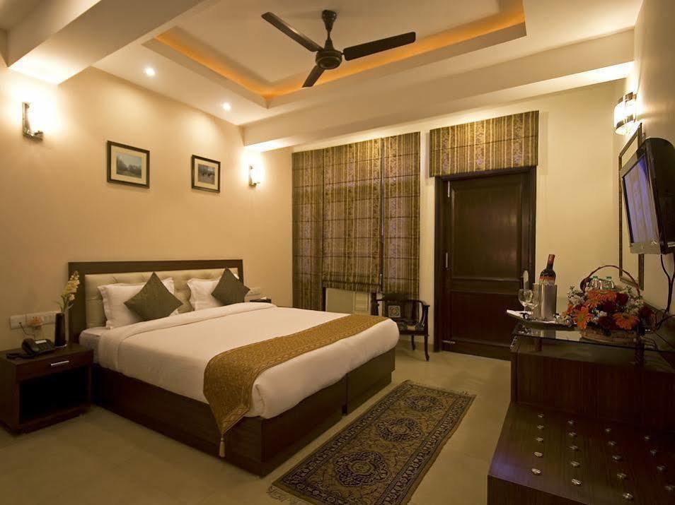 Red Maple Bed & Breakfast New Delhi Bagian luar foto