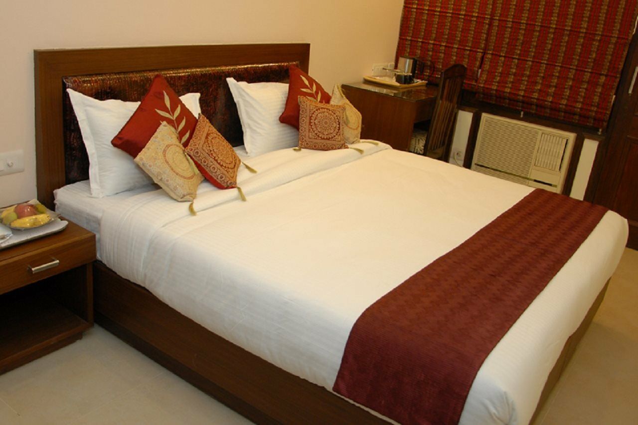 Red Maple Bed & Breakfast New Delhi Bagian luar foto