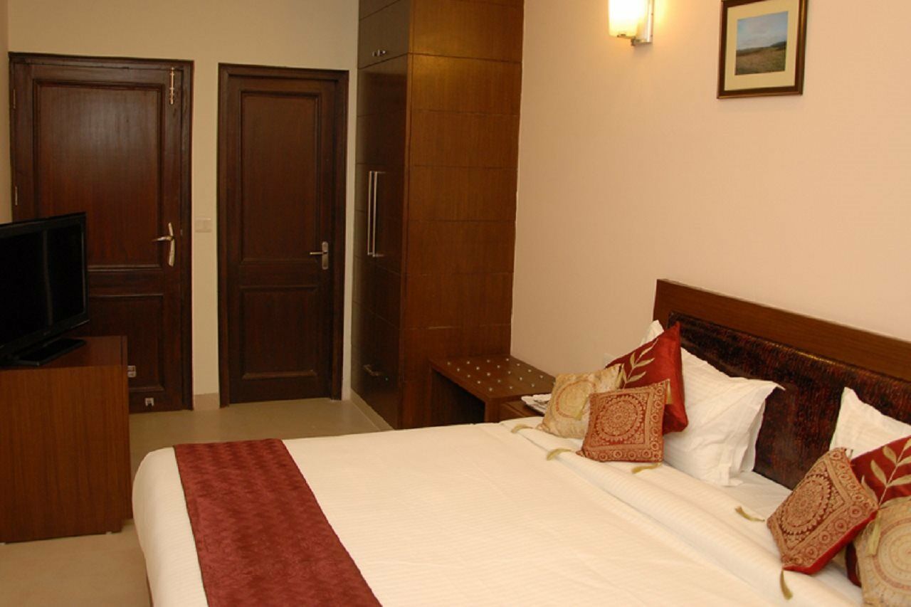Red Maple Bed & Breakfast New Delhi Bagian luar foto